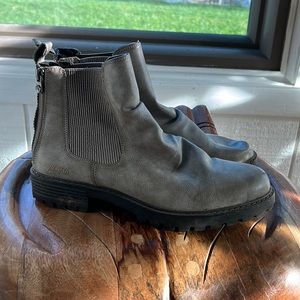 Blowfish double back zip boot size 10